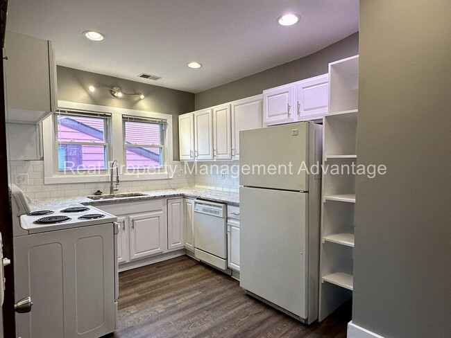 Building Photo - 851 Gardendale.