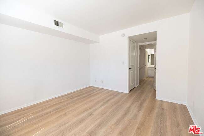 Building Photo - 13030 Valleyheart Dr