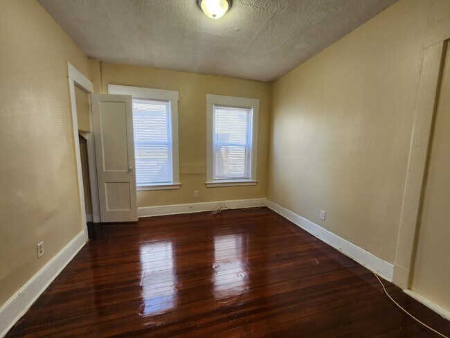 Building Photo - 395 Sherman Ave