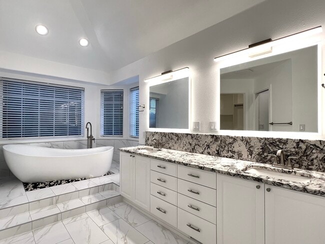 Building Photo - 4702 S Palouse Ct