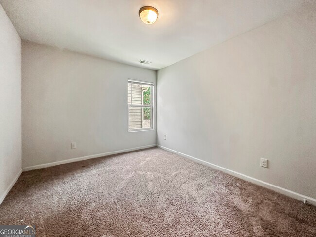 Building Photo - 206 Daisy Cir