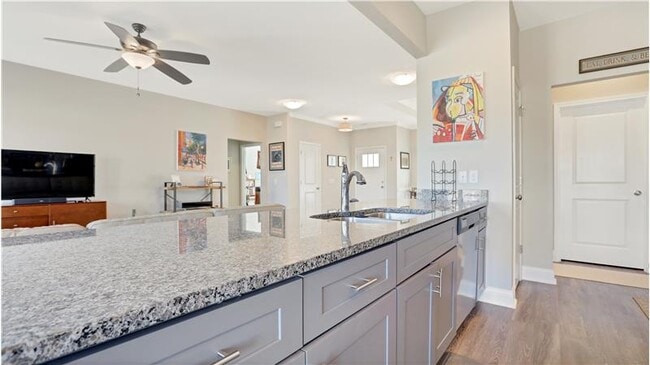 Building Photo - 170 Whitaker Way N