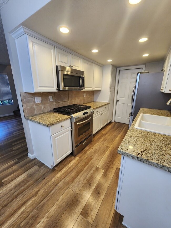 Building Photo - Royal Homes Two Story Condo Designer Quality