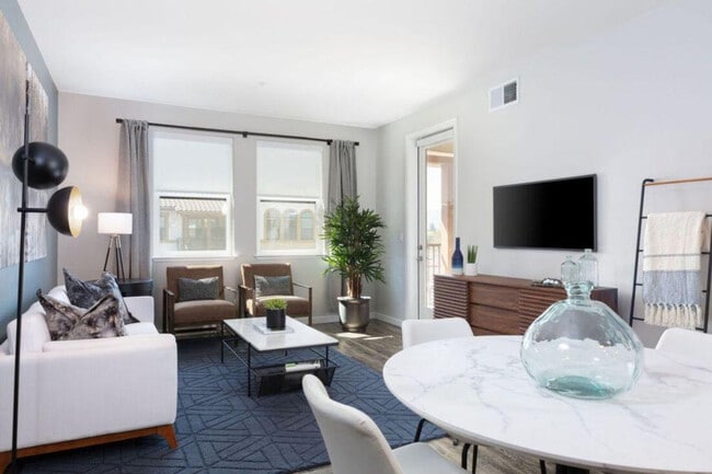 Primary Photo - 1008 E El Camino Real