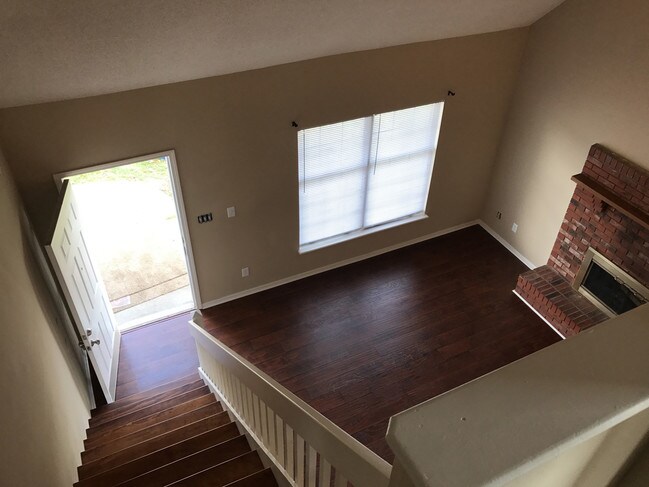 Building Photo - 1904 Greenleaves Ct