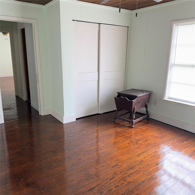 Building Photo - 215 S Brownell St