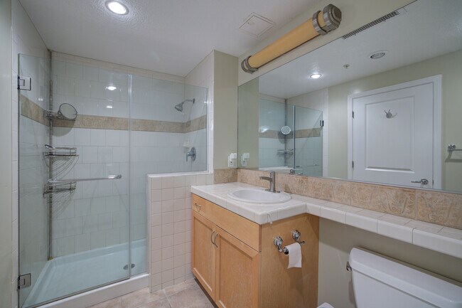 Building Photo - 850 Beech St