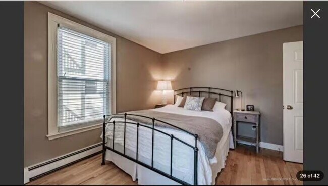 Building Photo - Don't miss out! Modern 2 bed condo in the East End! Fully Furnished.