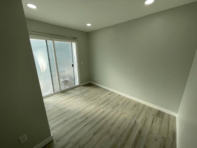 Building Photo - 2005 10th St