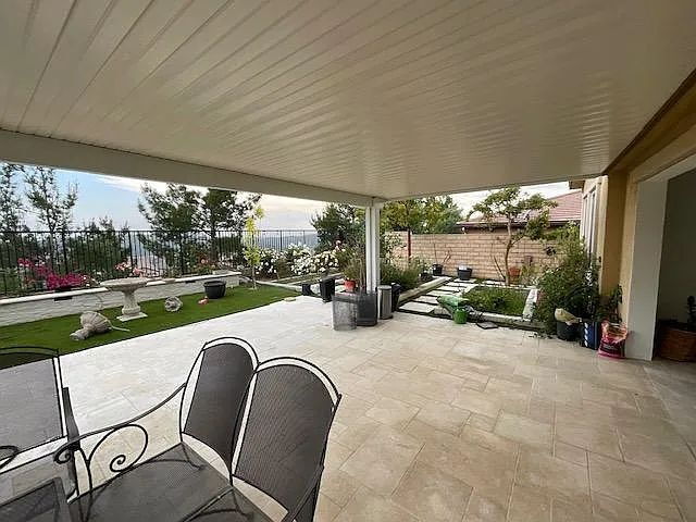 Building Photo - Immaculate 5-Bedroom Executive Home in Desirable Plum Canyon