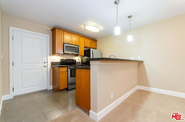 Building Photo - 10982 Roebling Ave
