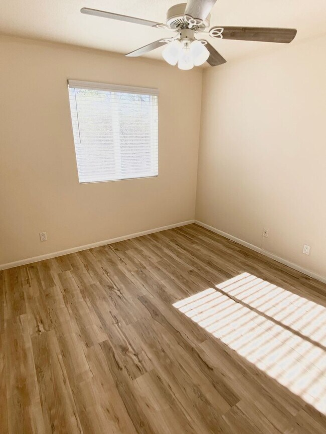 Building Photo - 2 Bedroom 1.5 Bath Townhouse in Fountain Hills