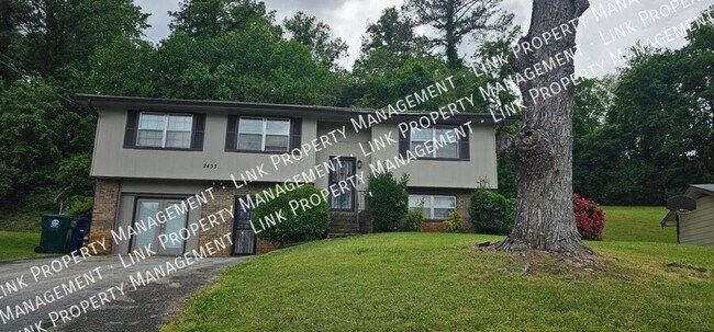 Building Photo - Coming in July!  Don't miss this Large 3 or 4 bedroom 2 full baths near Hwy 153/58.