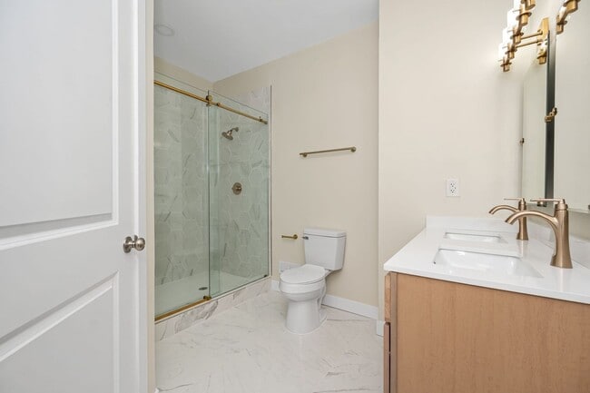 Building Photo - NORTHSIDE RARE GEM - FULLY RENOVATED 5+ BE...