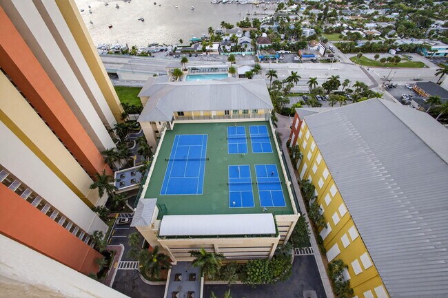 Building Photo - 2650 Lake Shore Dr