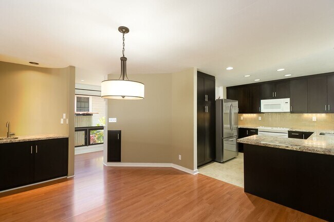 Building Photo - 3 Bedroom, 2.5 Bathroom Home with Photovol...