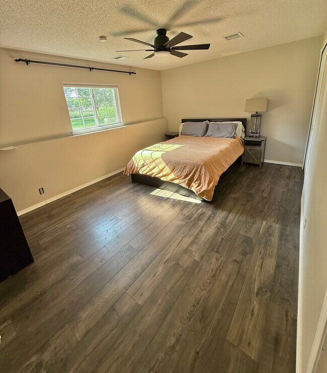 Building Photo - 421 Stoney Point Cir