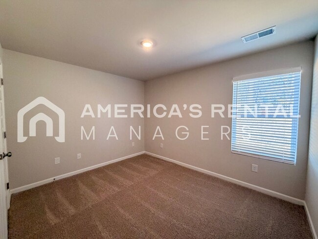 Building Photo - Stylish two level home with open concept l...