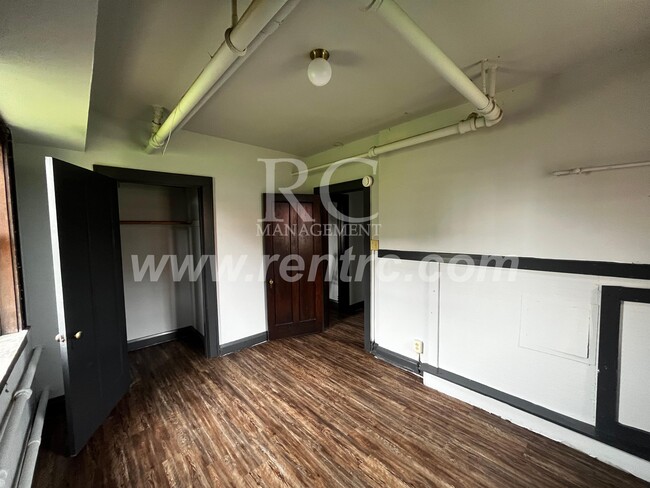 Building Photo - 210-145 Walnut-