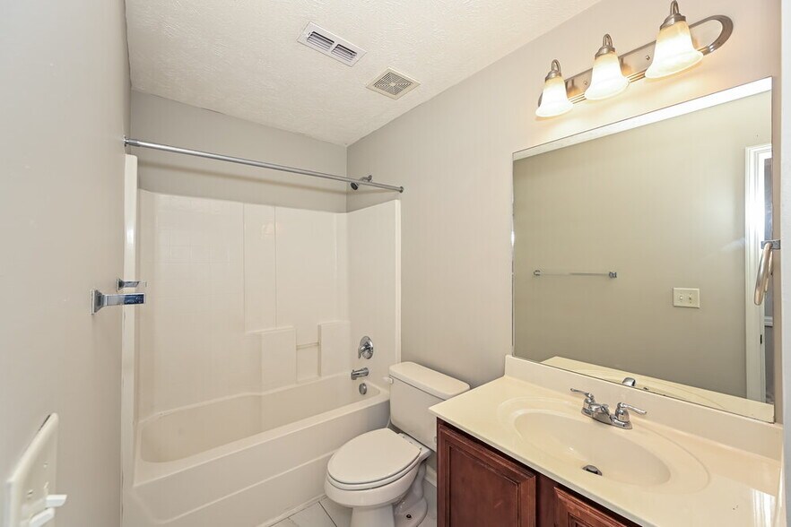 Building Photo - 412 Elegance Way