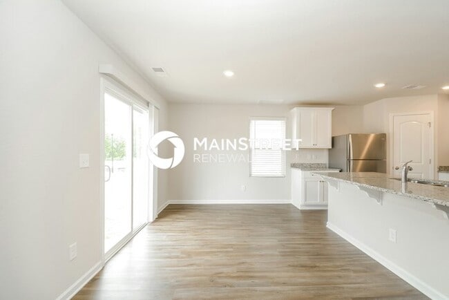 Building Photo - 3 Bedroom Pet-Friendly Home in Zebulon, NC with Main Street Renewal