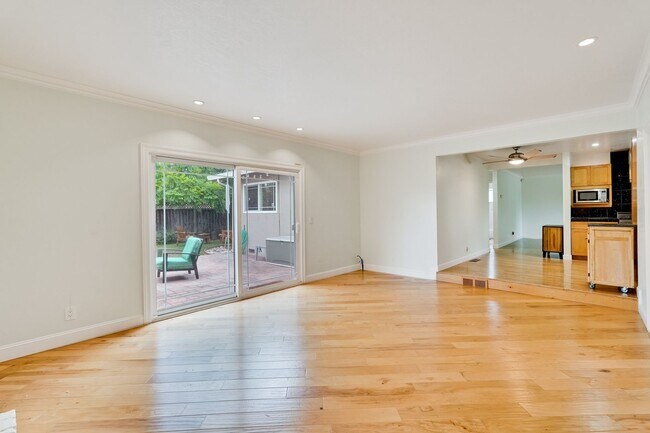 Building Photo - Spacious Home off of Hillsdale with Amazing Kitchen & Backyard! Ready to Rent.