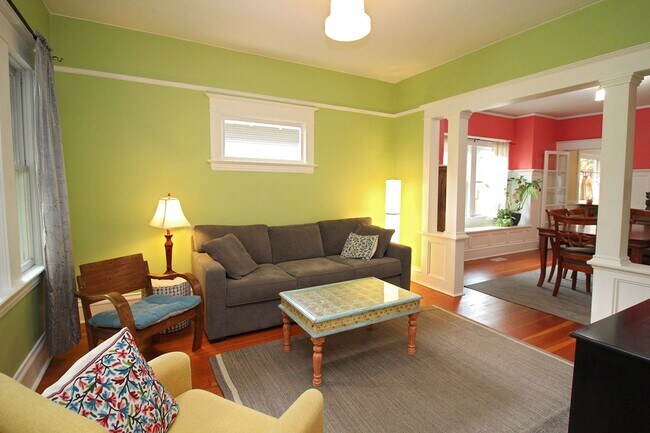 Building Photo - Delightful Remodeled Alberta Arts 3 Bed/2 ...