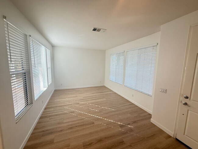 Building Photo - Spacious 3-Bedroom Home in the Andorra Community of Valencia!