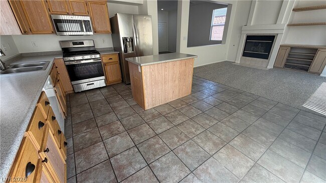 Building Photo - 2424 Predera Ave