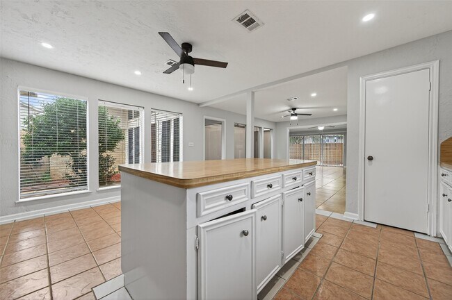 Building Photo - 6102 Crakston St