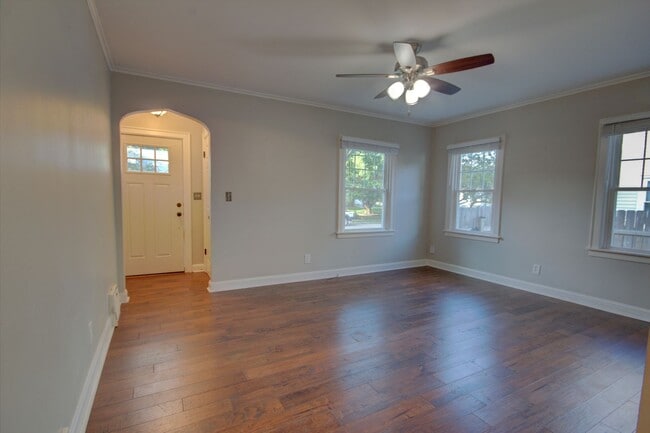 Building Photo - Cute 3 Bed Home