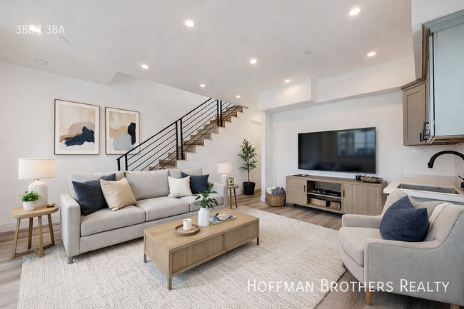 Building Photo - 525 Normandie Ave