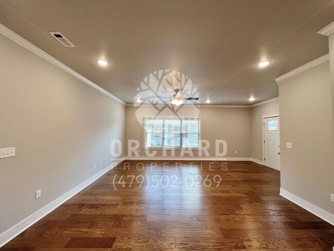 Building Photo - 580 Bradford Dr