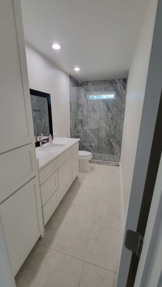 Building Photo - 317 Kiowa Dr E