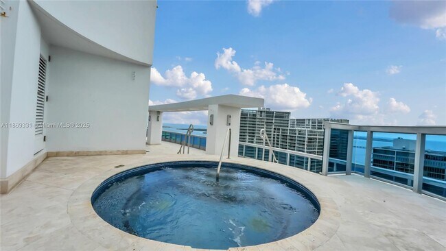 Building Photo - 200 Biscayne Blvd Way