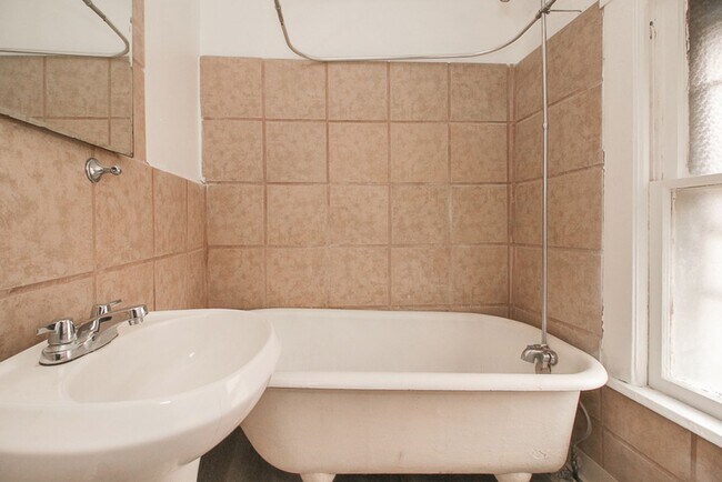 Building Photo - 7415 Elton Ave