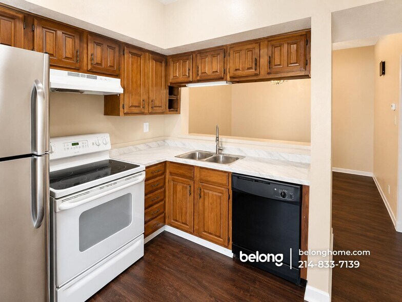 Building Photo - 5313 Greenshaven Dr