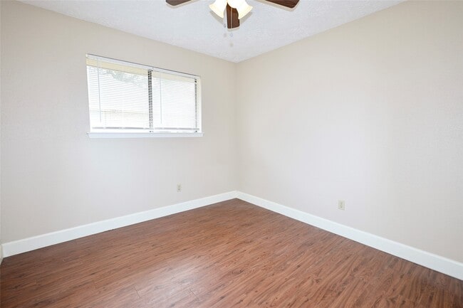 Building Photo - 21219 Park Mt Dr