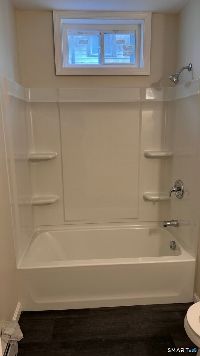 Building Photo - 48 Brook St