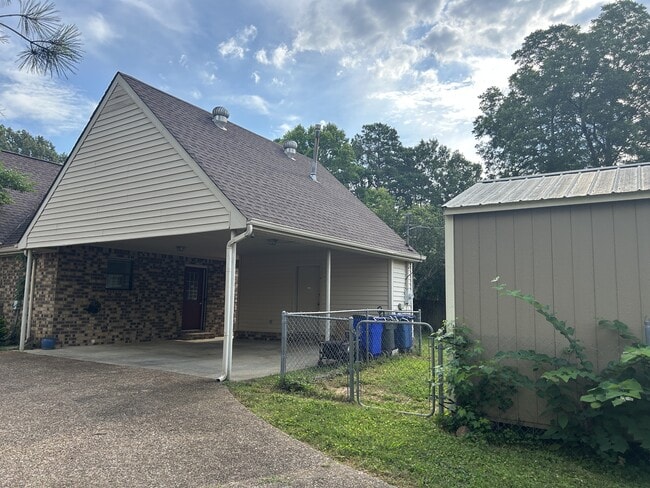 Building Photo - 261 Mcgough Blvd