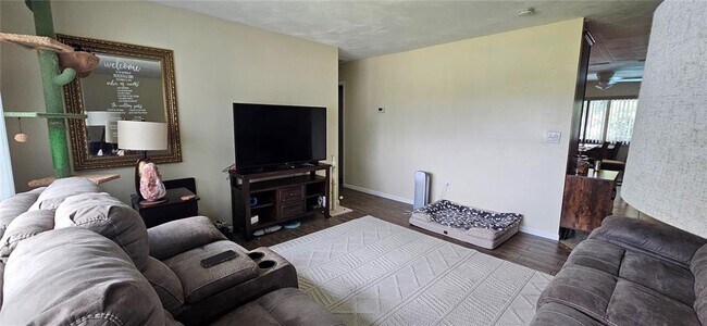 Building Photo - 1823 SE 15th St