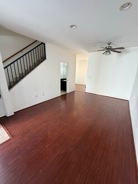 Building Photo - 9635 Woodman Ave