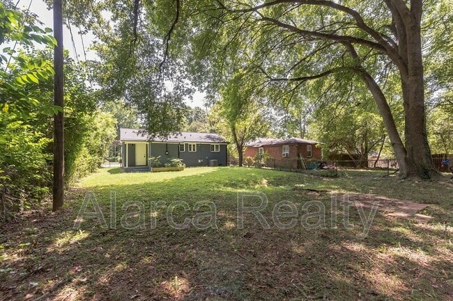 Building Photo - 2438 Finchley Dr