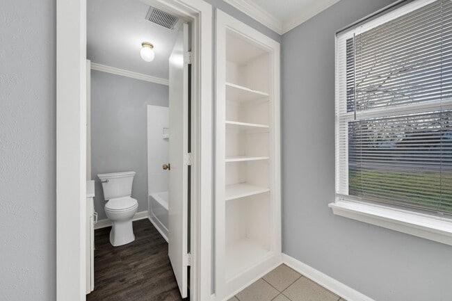 Building Photo - 418 E Avenue F