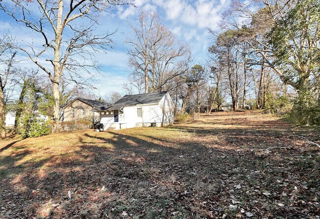 Building Photo - 1208 Saratoga Dr