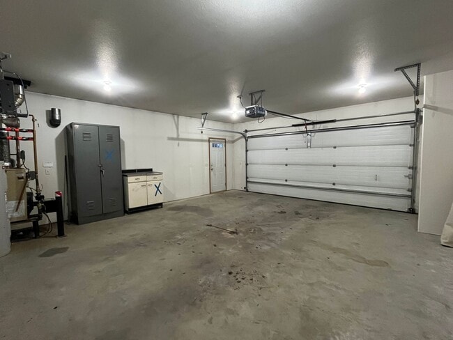 Building Photo - Dog friendly, 3 bedroom home in Aurora