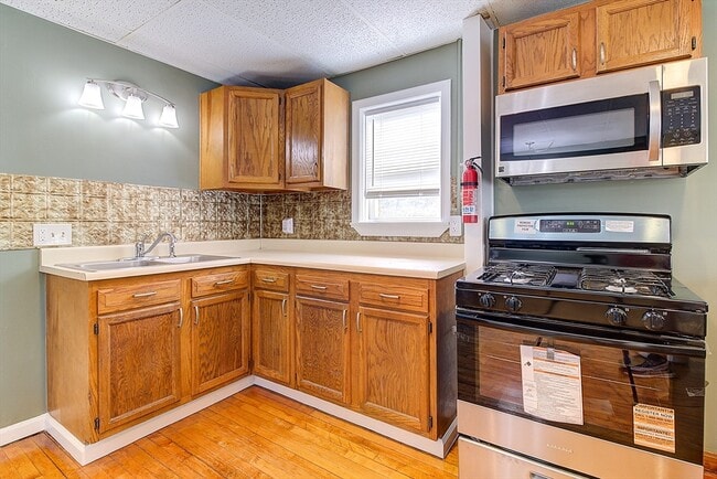 Building Photo - 39 Ruggles St
