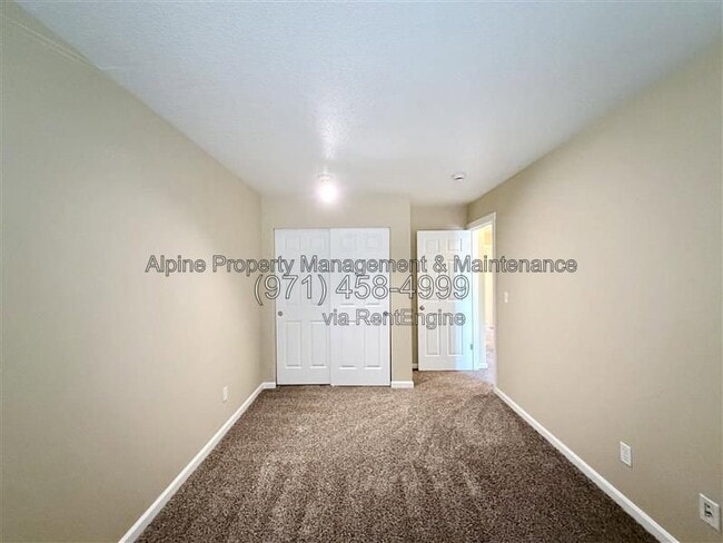 Building Photo - 5758 NE Damsel Dr