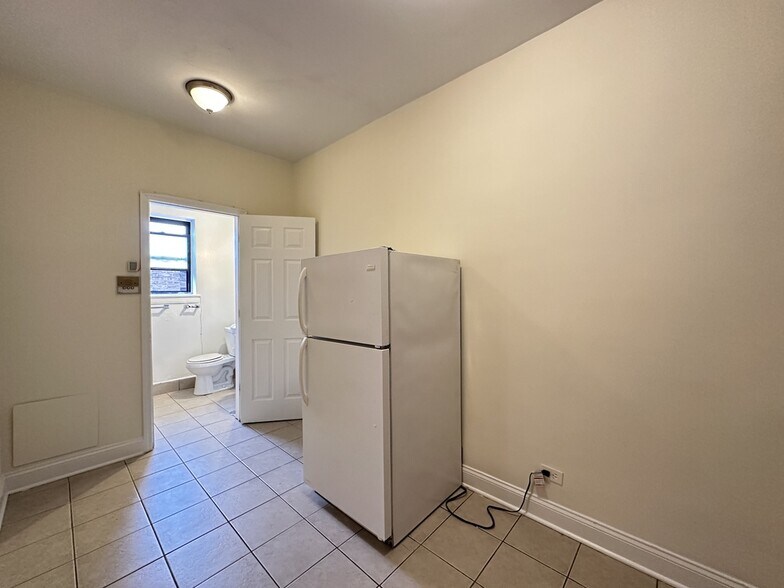 Building Photo - 4854 N Damen Ave