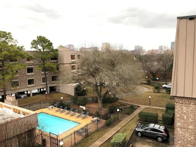 Building Photo - 2211 S Braeswood Blvd